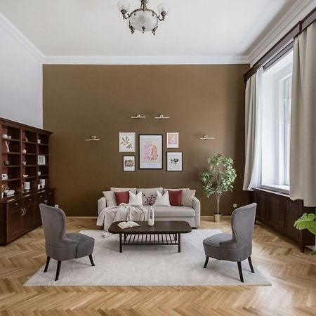 Luxe, Historic Home Downtown Landmarks 19 Century Budapest Exterior foto