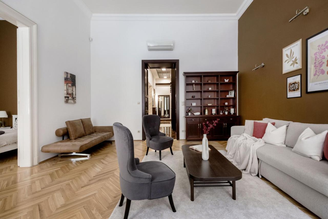 Luxe, Historic Home Downtown Landmarks 19 Century Budapest Exterior foto