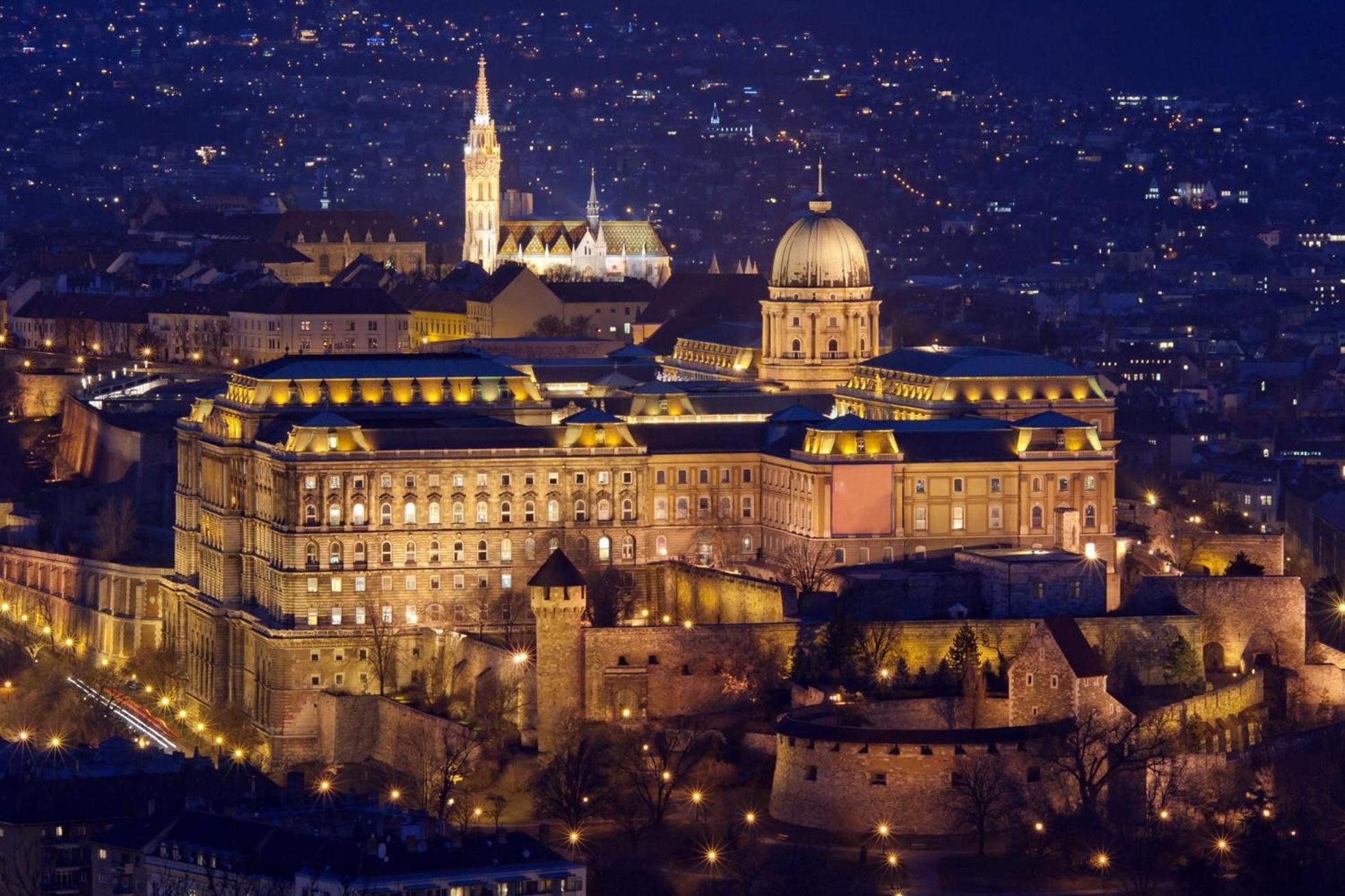 Luxe, Historic Home Downtown Landmarks 19 Century Budapest Exterior foto